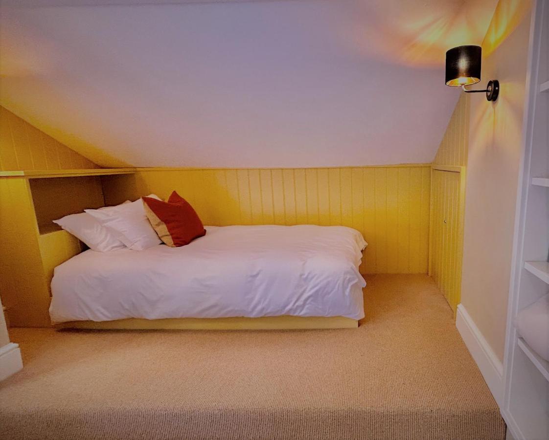 The Kings Head Hotell Dorking Exteriör bild